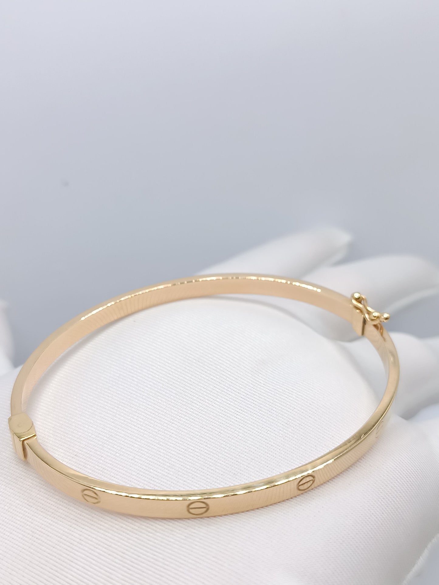 18k Bangle 000406